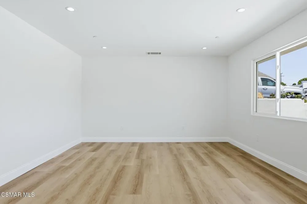 1307 Clay Avenue Ventura, CA 93004
