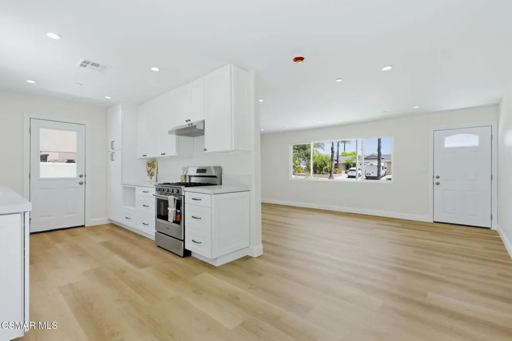 1307 Clay Avenue Ventura, CA 93004