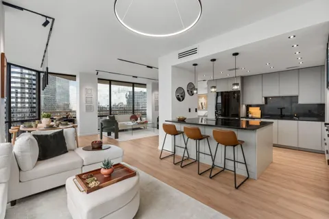 14 Greenway Plaza #9R