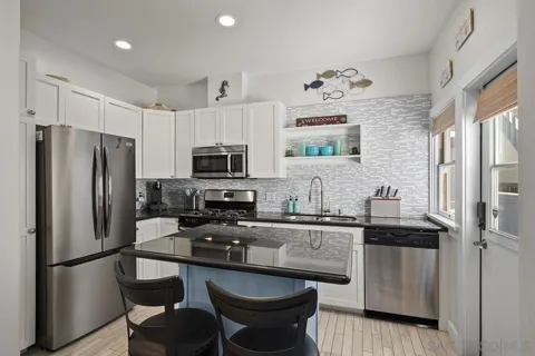1106 4th Street #4