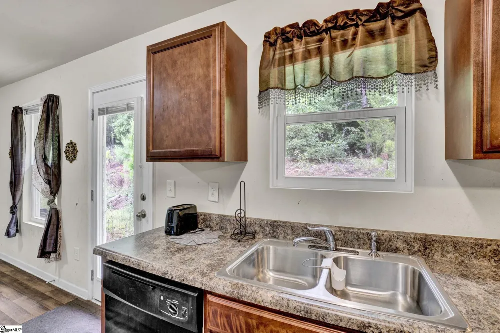 156 Queens Circle Laurens, SC 29360