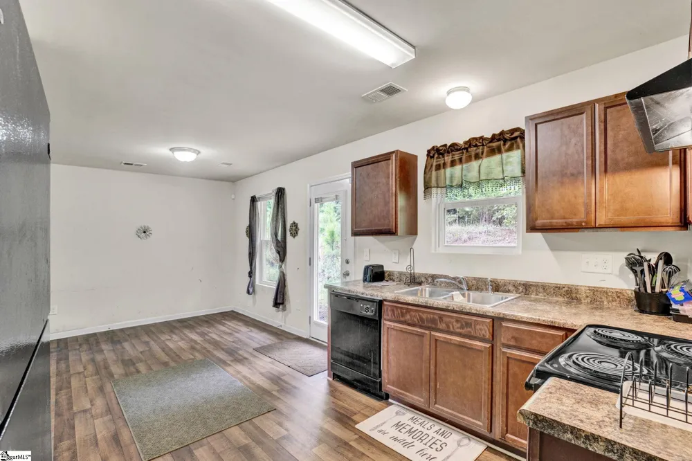 156 Queens Circle Laurens, SC 29360