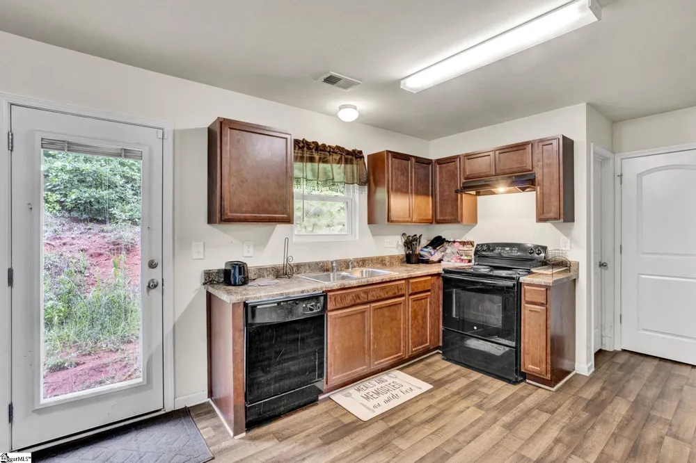 156 Queens Circle Laurens, SC 29360