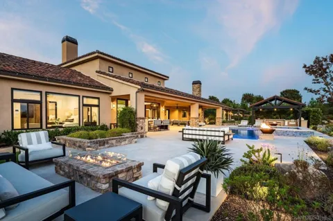 3043 Via Montevina