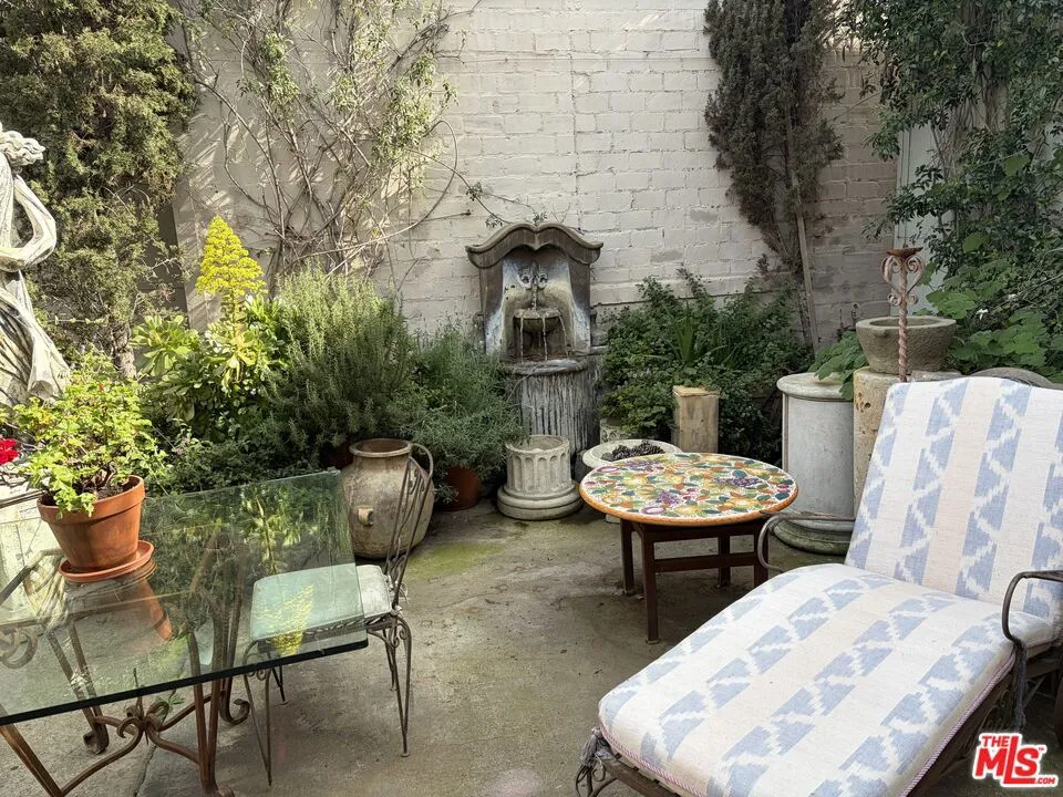 2252 W Washington Boulevard Los Angeles, CA 90018