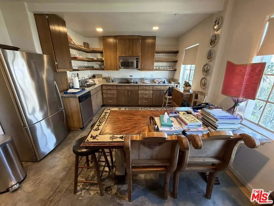 2252 W Washington Boulevard Los Angeles, CA 90018