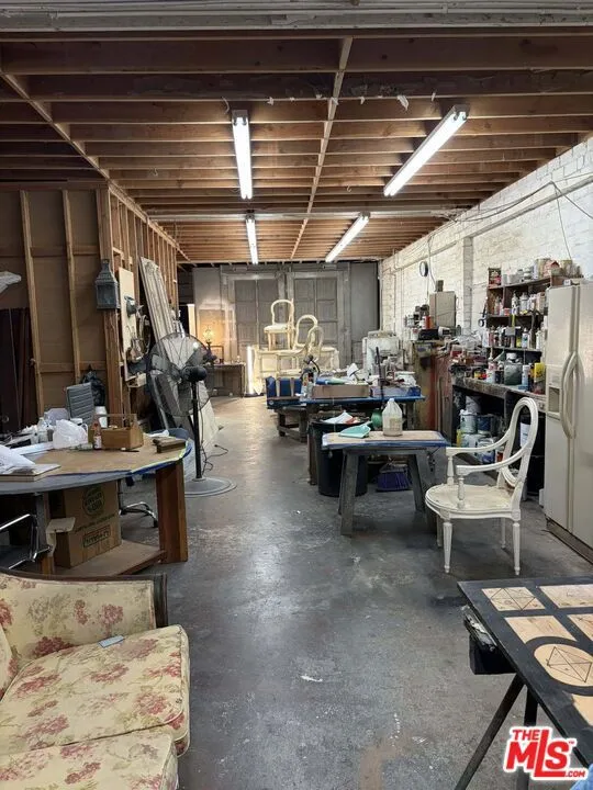 2252 W Washington Boulevard Los Angeles, CA 90018