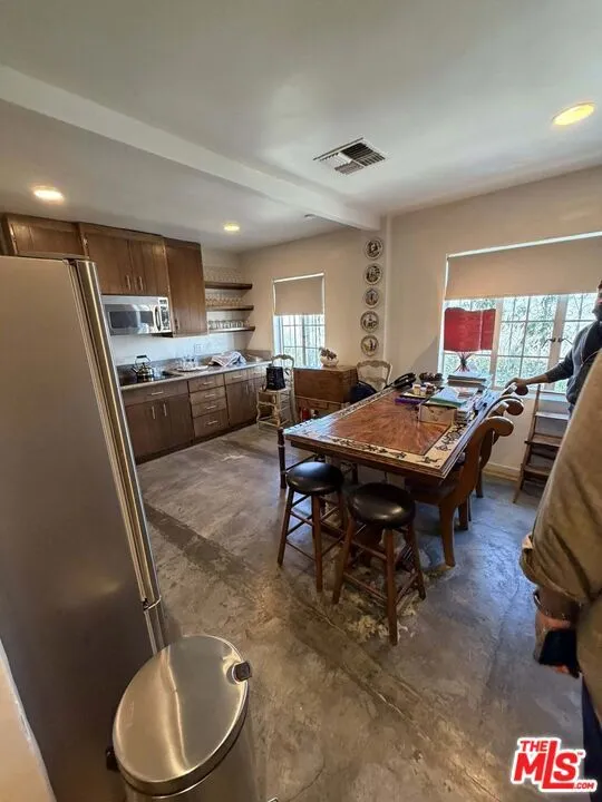2252 W Washington Boulevard Los Angeles, CA 90018