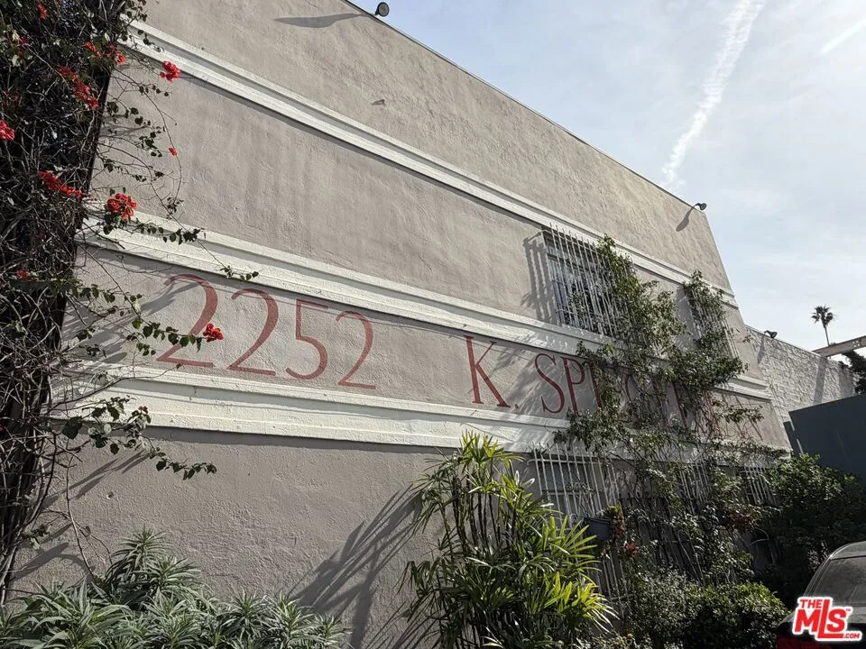 2252 W Washington Boulevard Los Angeles, CA 90018