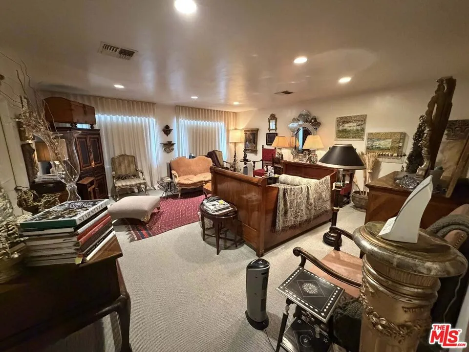 2252 W Washington Boulevard Los Angeles, CA 90018