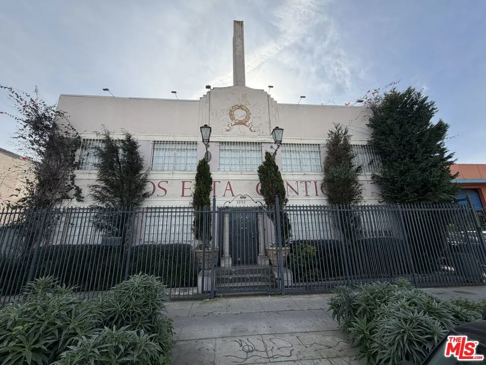 2252 W Washington Boulevard Los Angeles, CA 90018
