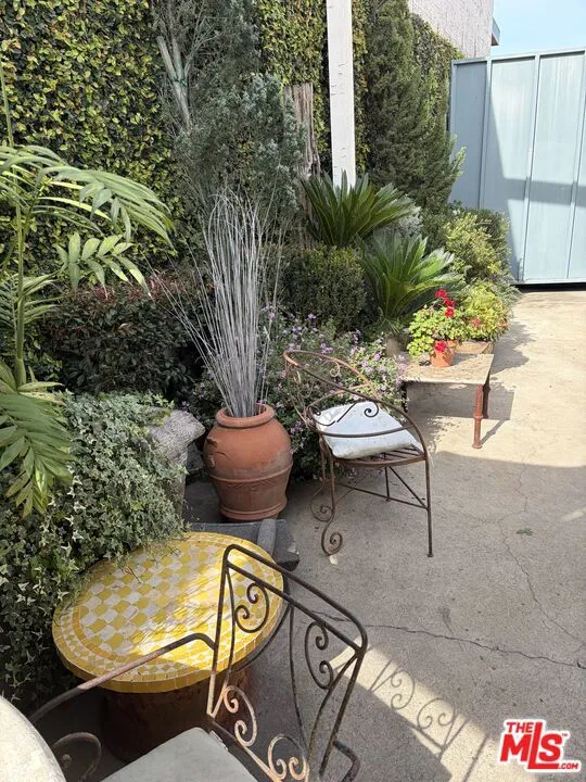 2252 W Washington Boulevard Los Angeles, CA 90018