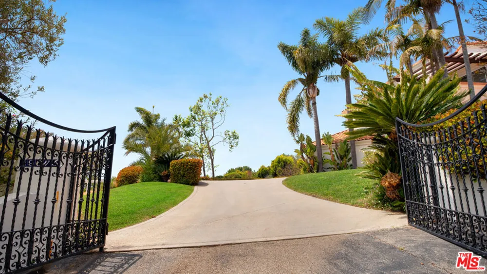 29675 Harvester Road Malibu, CA 90265