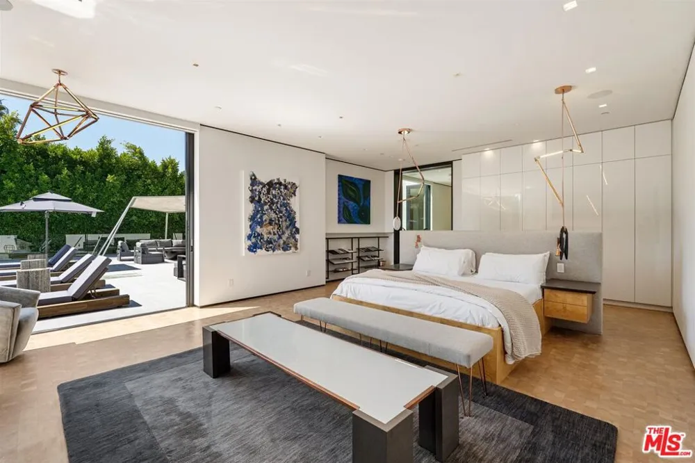 809 Rexford Drive Beverly Hills, CA 90210