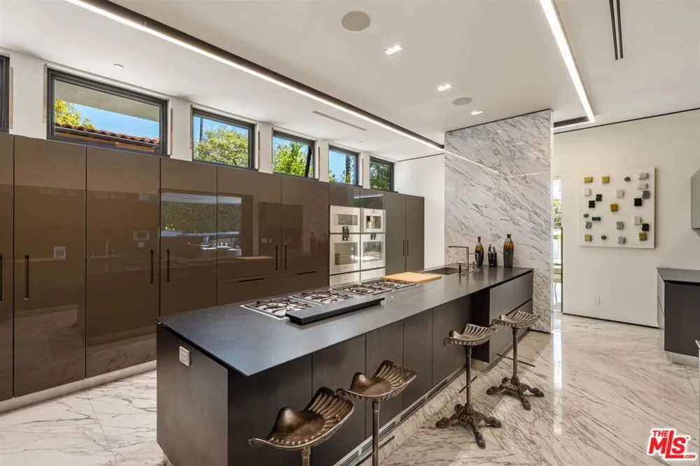 809 Rexford Drive Beverly Hills, CA 90210