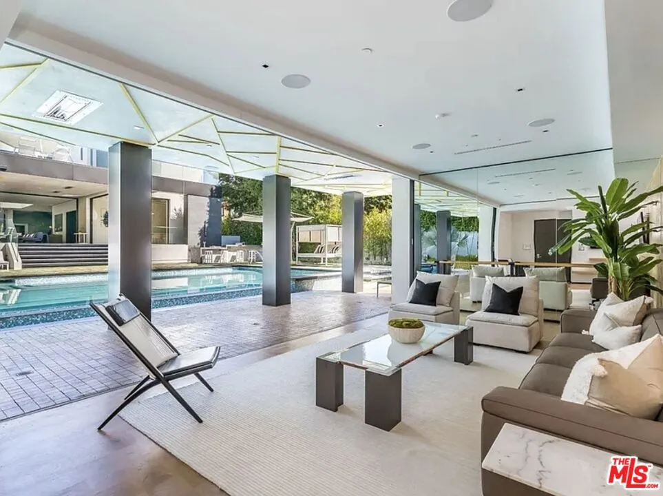 809 Rexford Drive Beverly Hills, CA 90210