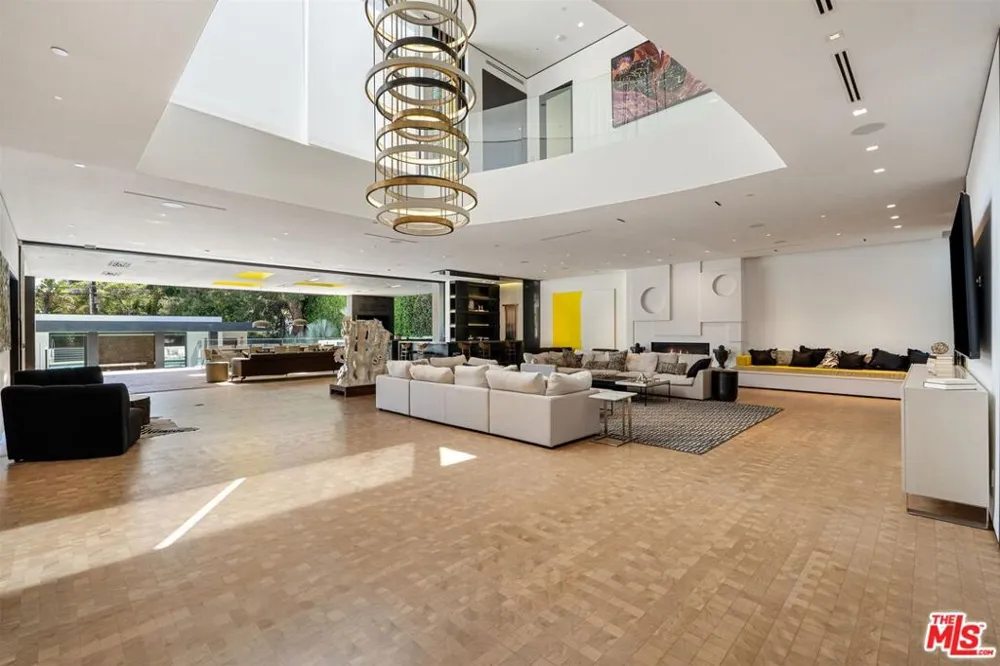 809 Rexford Drive Beverly Hills, CA 90210
