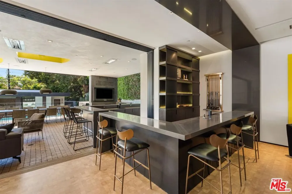 809 Rexford Drive Beverly Hills, CA 90210