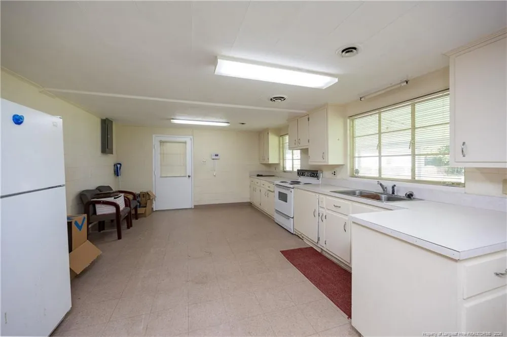 528 Fayetteville Street Newton Grove, NC 28366