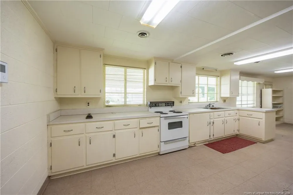 528 Fayetteville Street Newton Grove, NC 28366