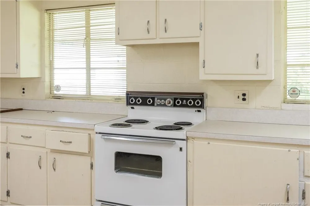 528 Fayetteville Street Newton Grove, NC 28366