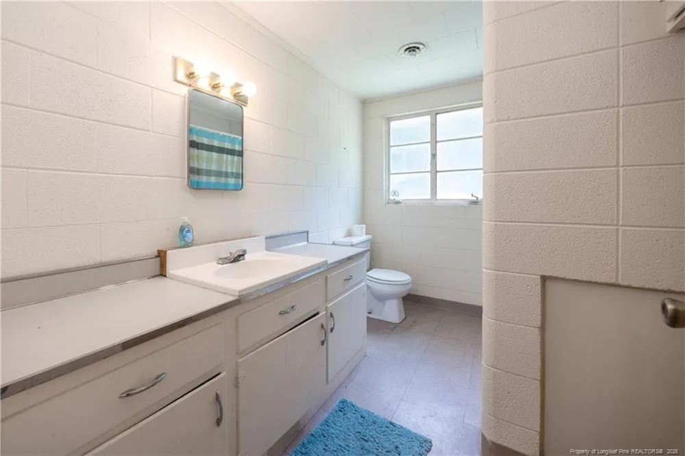 528 Fayetteville Street Newton Grove, NC 28366
