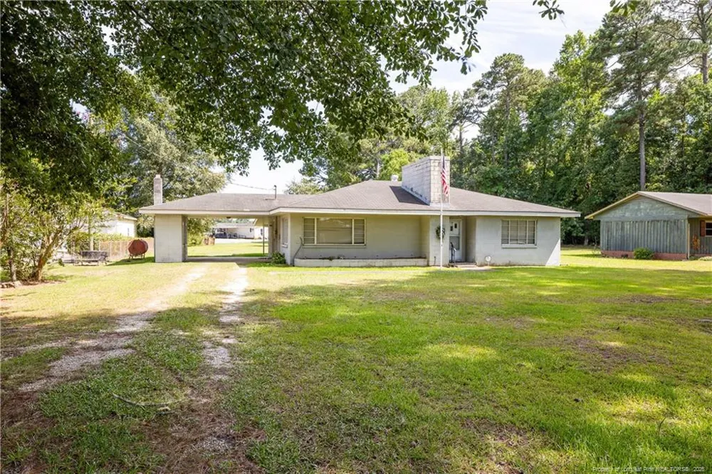 528 Fayetteville Street Newton Grove, NC 28366