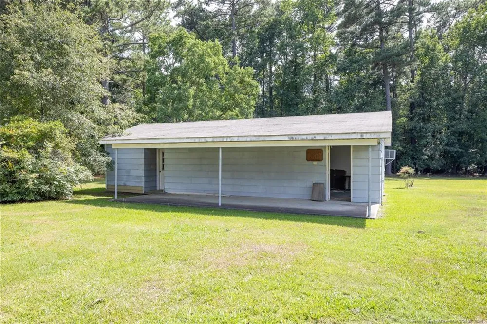 528 Fayetteville Street Newton Grove, NC 28366