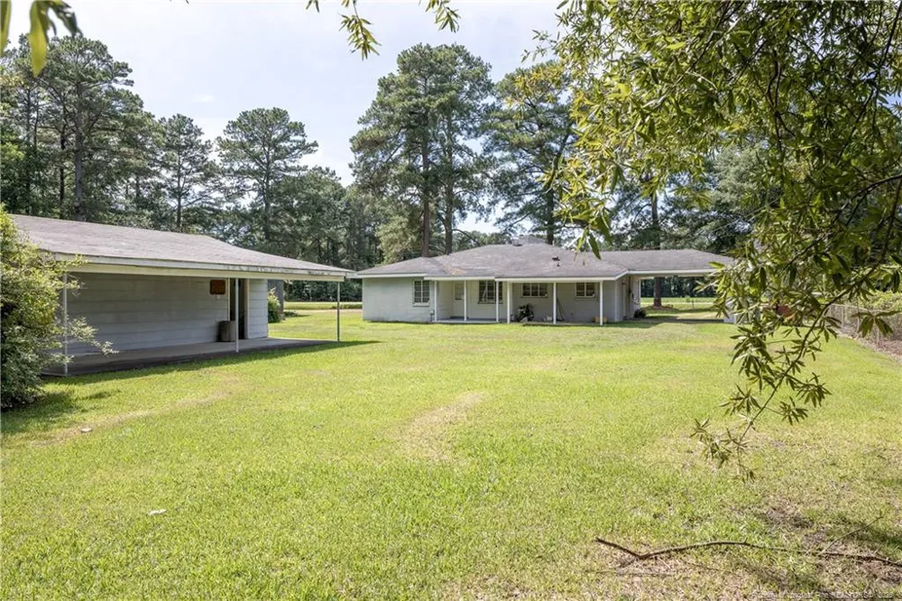 528 Fayetteville Street Newton Grove, NC 28366