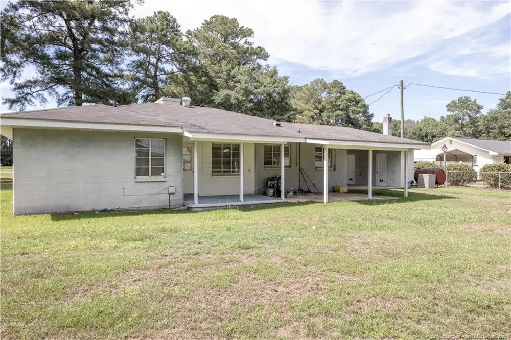 528 Fayetteville Street Newton Grove, NC 28366