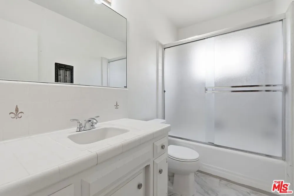 2332 S Beverly Glen Boulevard #5 Los Angeles, CA 90064
