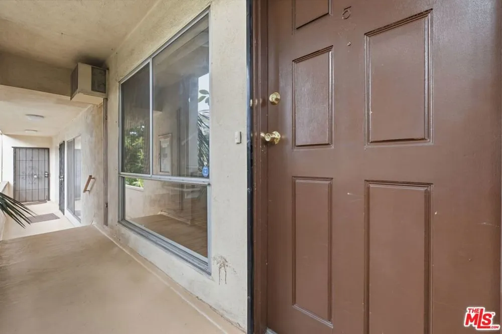 2332 S Beverly Glen Boulevard #5 Los Angeles, CA 90064