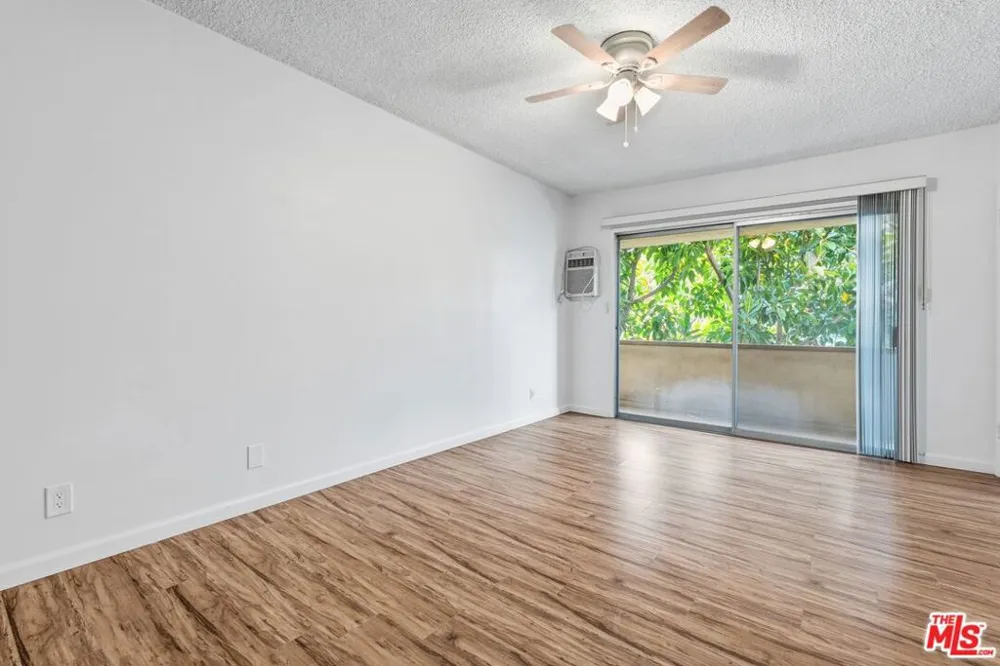 2332 S Beverly Glen Boulevard #5 Los Angeles, CA 90064