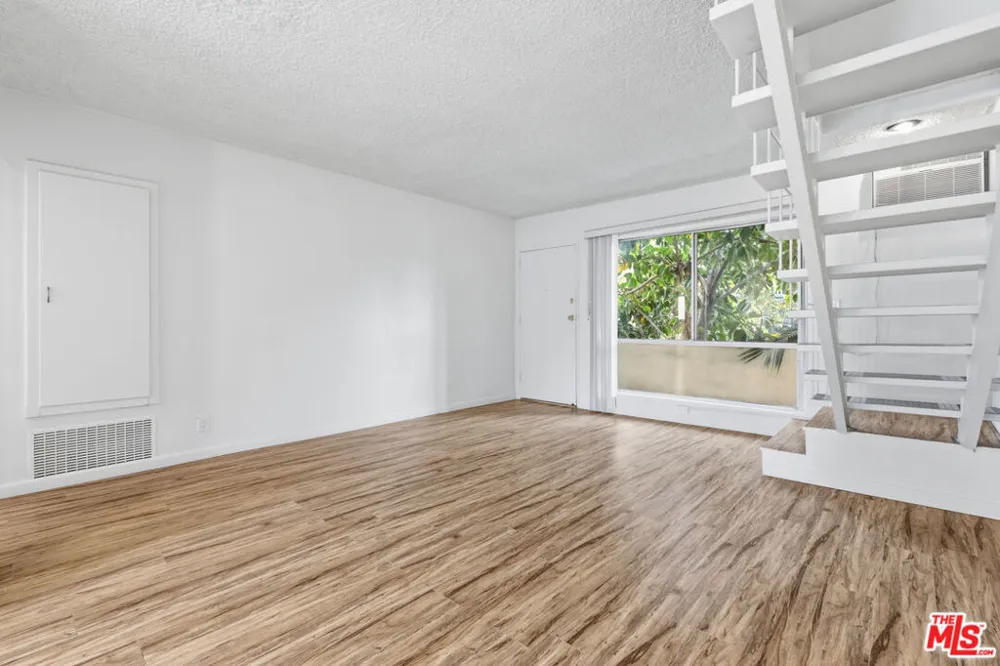 2332 S Beverly Glen Boulevard #5 Los Angeles, CA 90064