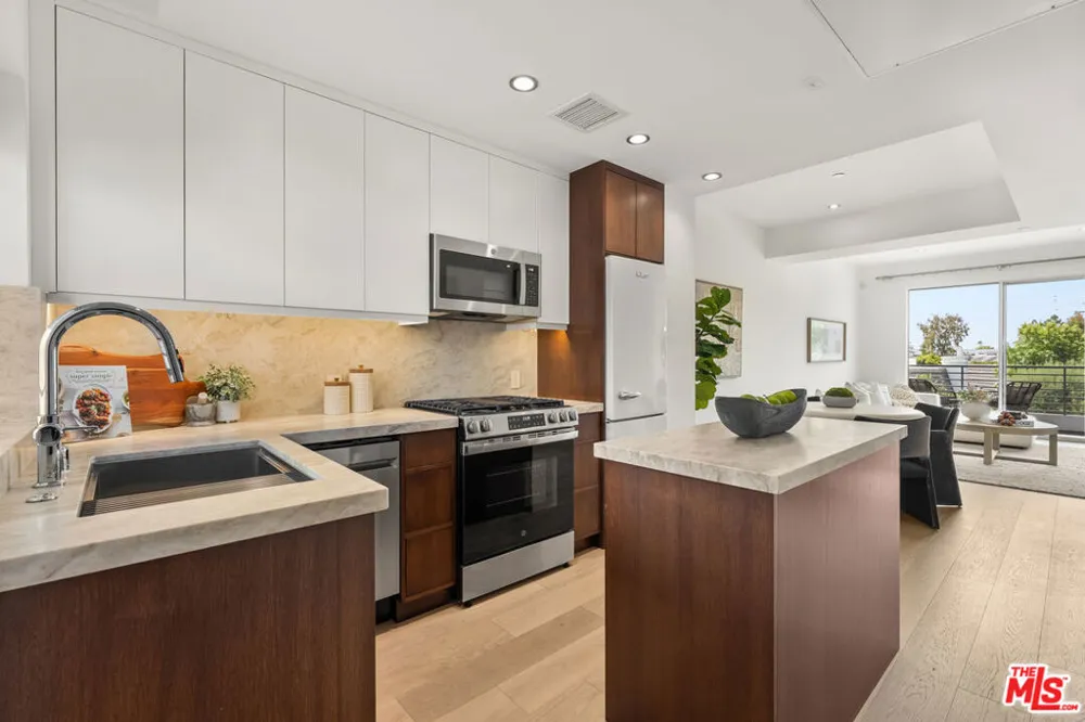 7857 W Manchester Avenue #201 Playa del Rey, CA 90293