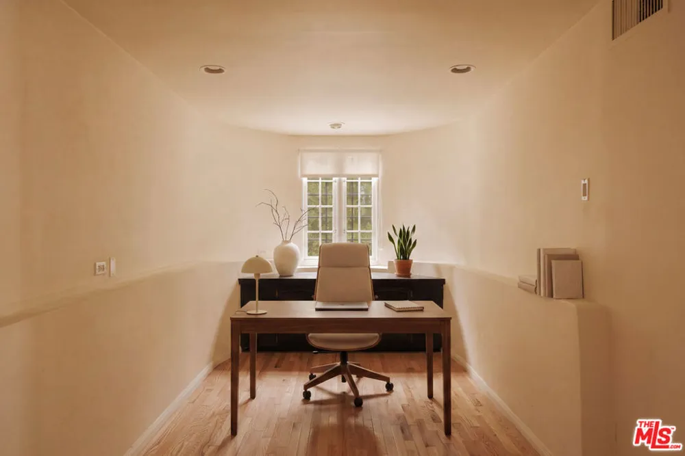 8233 Roxbury Road Los Angeles, CA 90069
