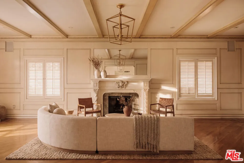 8233 Roxbury Road Los Angeles, CA 90069