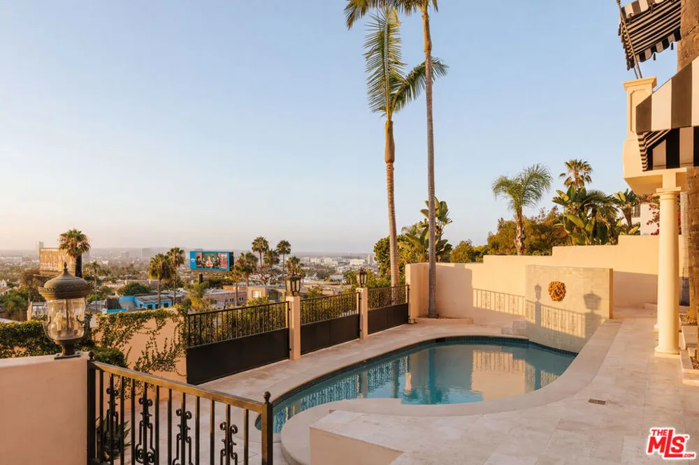 8233 Roxbury Road Los Angeles, CA 90069