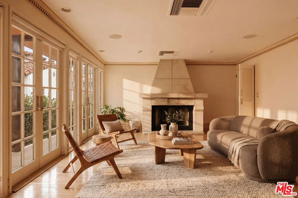 8233 Roxbury Road Los Angeles, CA 90069