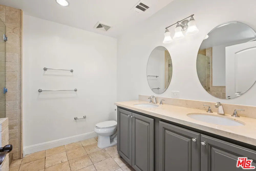 5037 Rosewood Avenue #301 Los Angeles, CA 90004