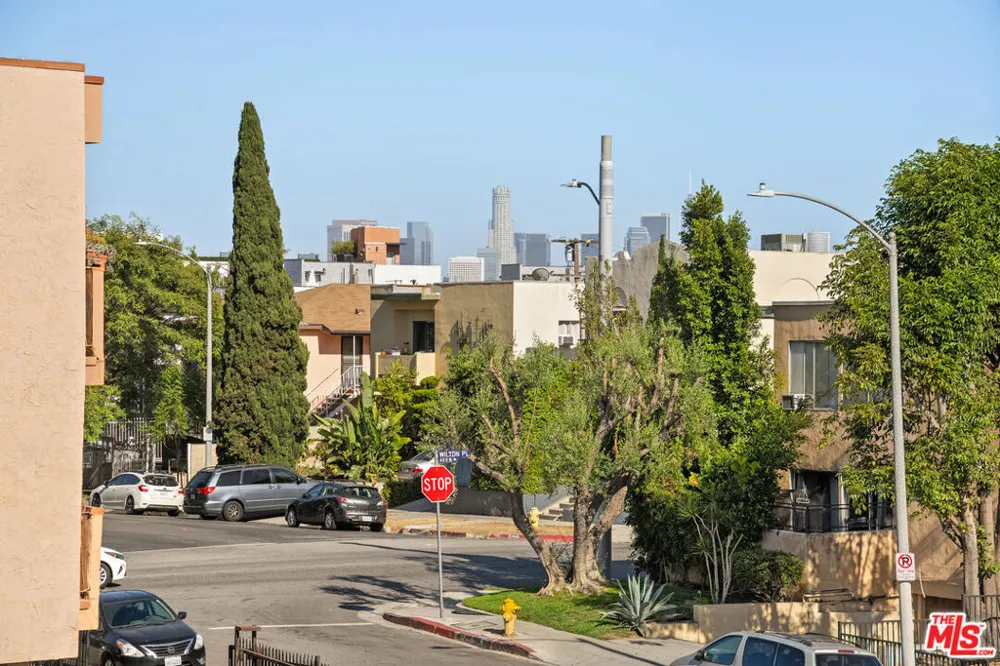 5037 Rosewood Avenue #301 Los Angeles, CA 90004