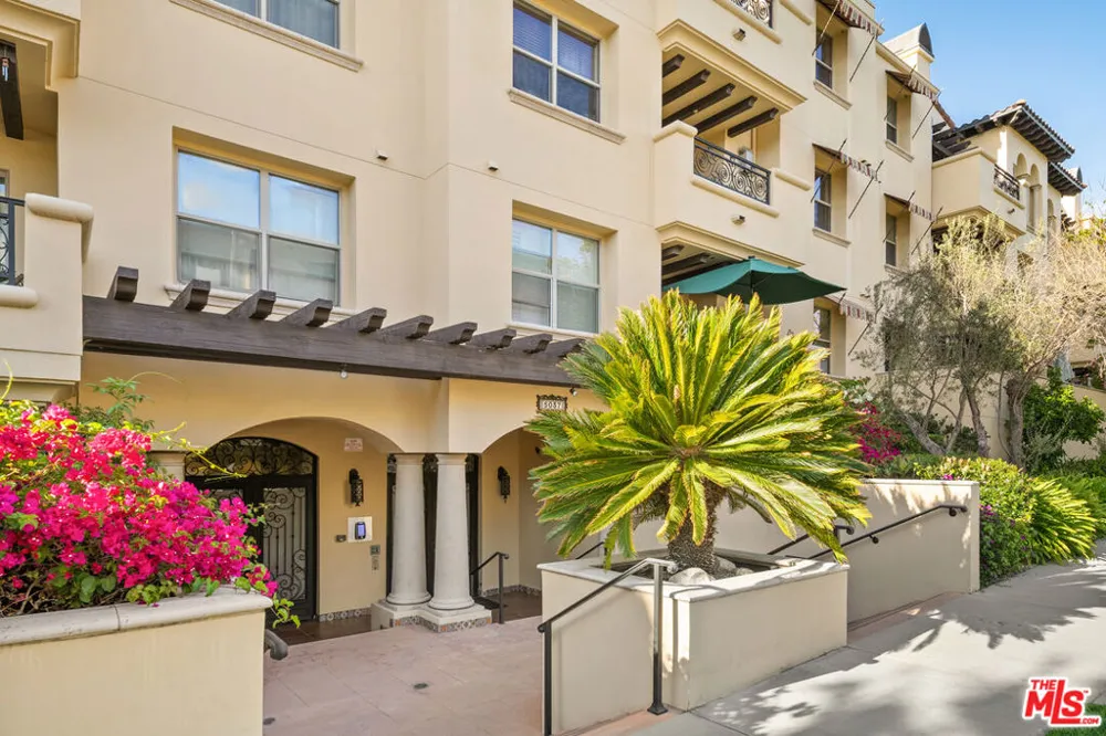 5037 Rosewood Avenue #301 Los Angeles, CA 90004