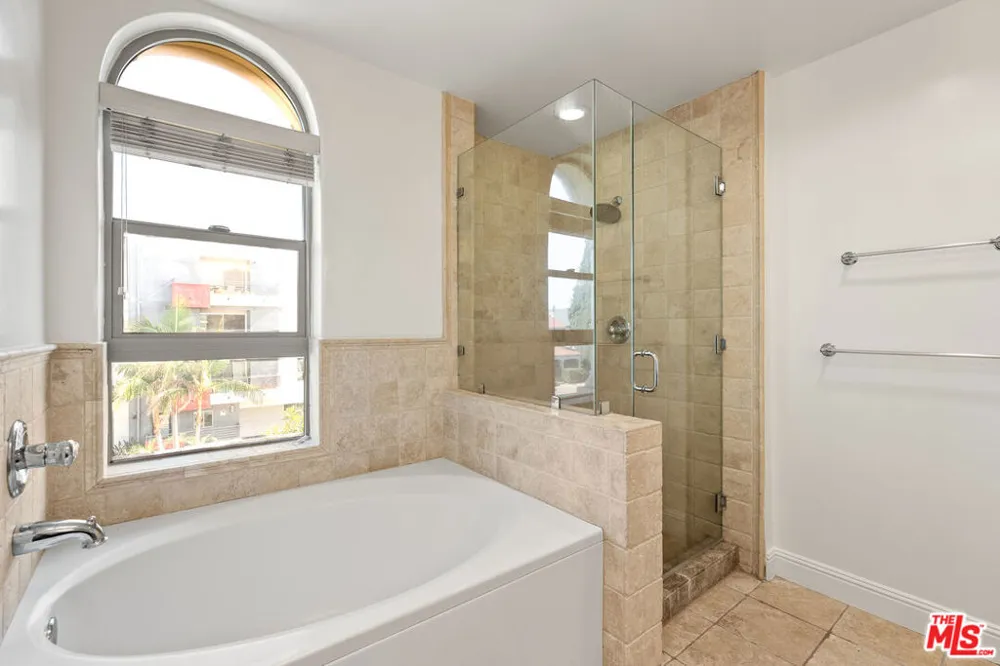 5037 Rosewood Avenue #301 Los Angeles, CA 90004