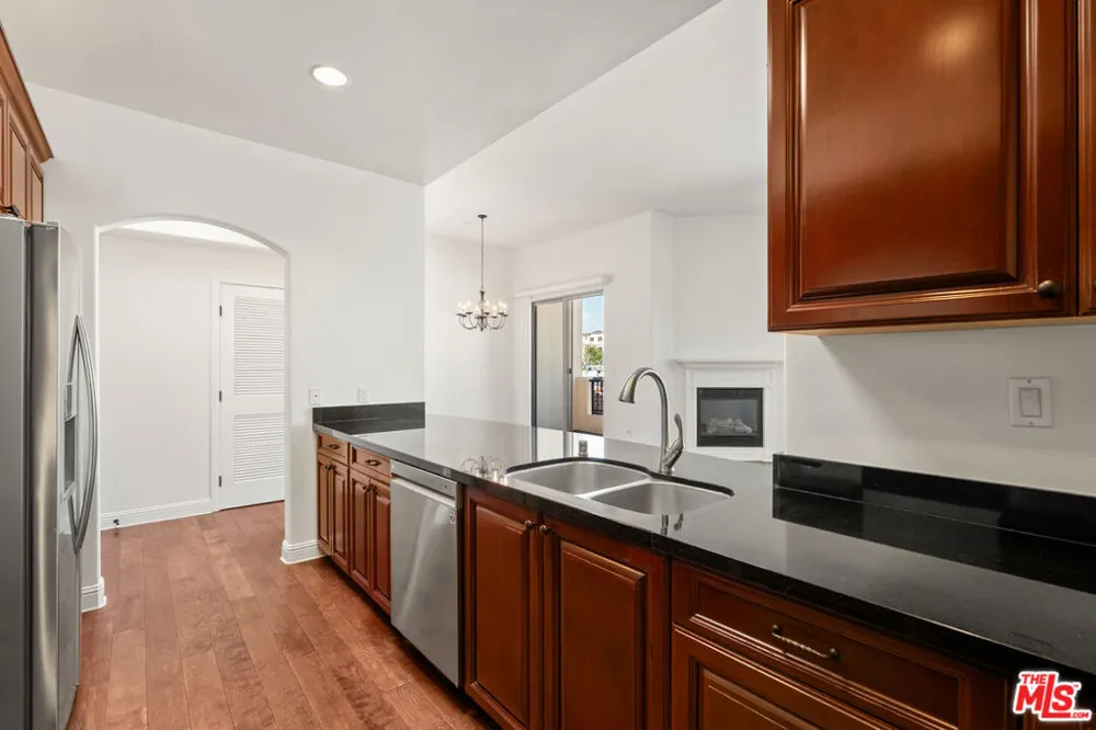 5037 Rosewood Avenue #301 Los Angeles, CA 90004