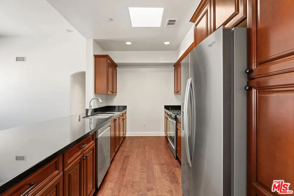5037 Rosewood Avenue #301 Los Angeles, CA 90004