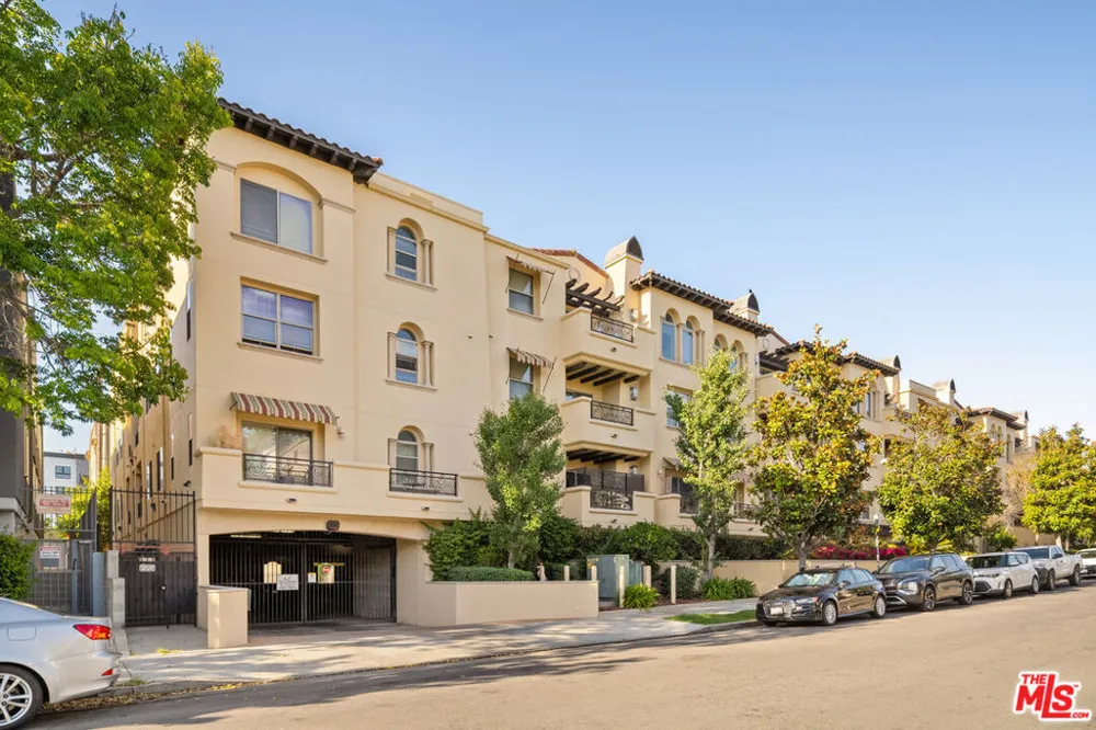 5037 Rosewood Avenue #301 Los Angeles, CA 90004