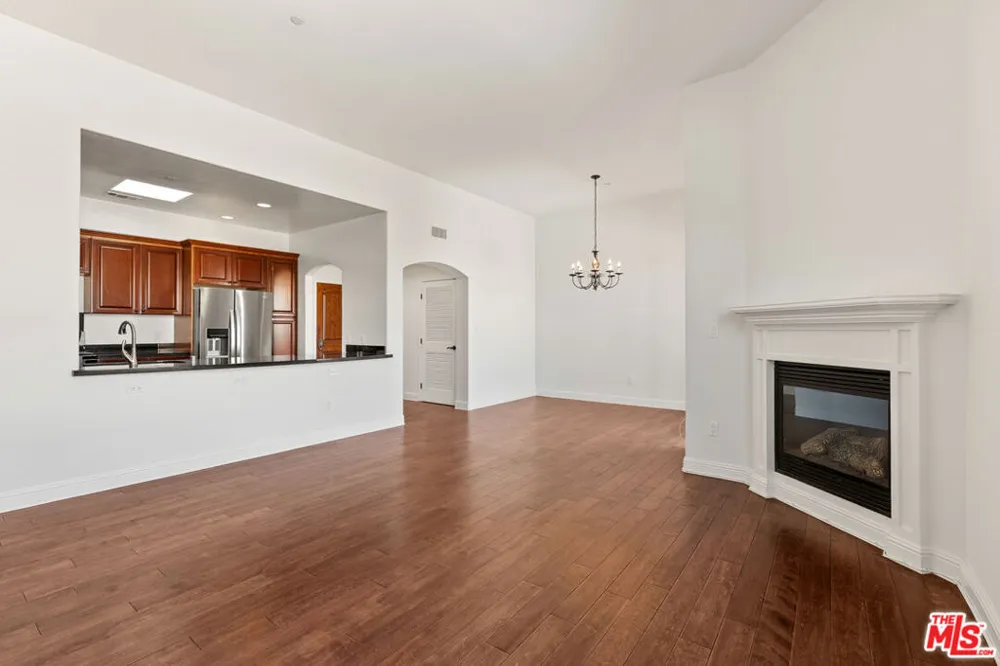 5037 Rosewood Avenue #301 Los Angeles, CA 90004