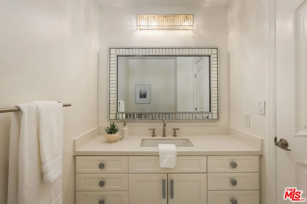 4460 Wilshire Boulevard #207 Los Angeles, CA 90010