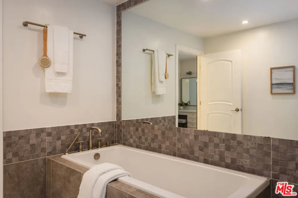 4460 Wilshire Boulevard #207 Los Angeles, CA 90010