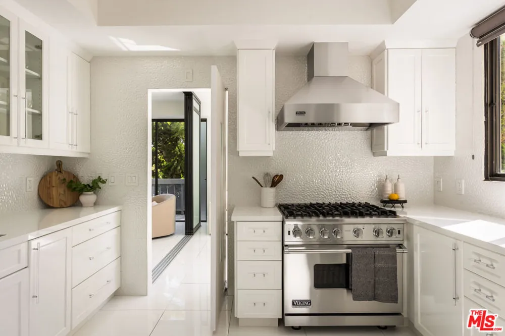 4460 Wilshire Boulevard #207 Los Angeles, CA 90010